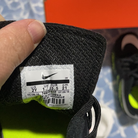 (Sold)Nike boy soccer ⚽️ shoes - Picture 7 of 8